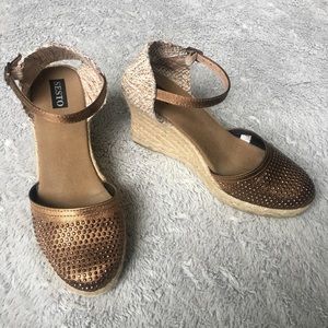 Sesto Brown Rhinestone Wedge